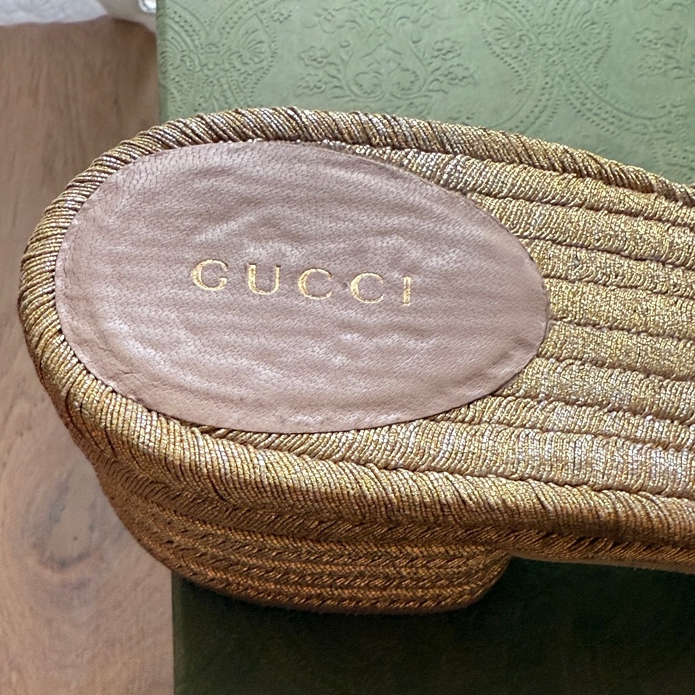 Gucci Women's Cream and Navy Blue Espadrille Slides - Picture 5 of 10